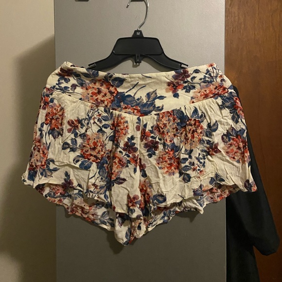Floral high waisted shorts - Picture 1 of 2